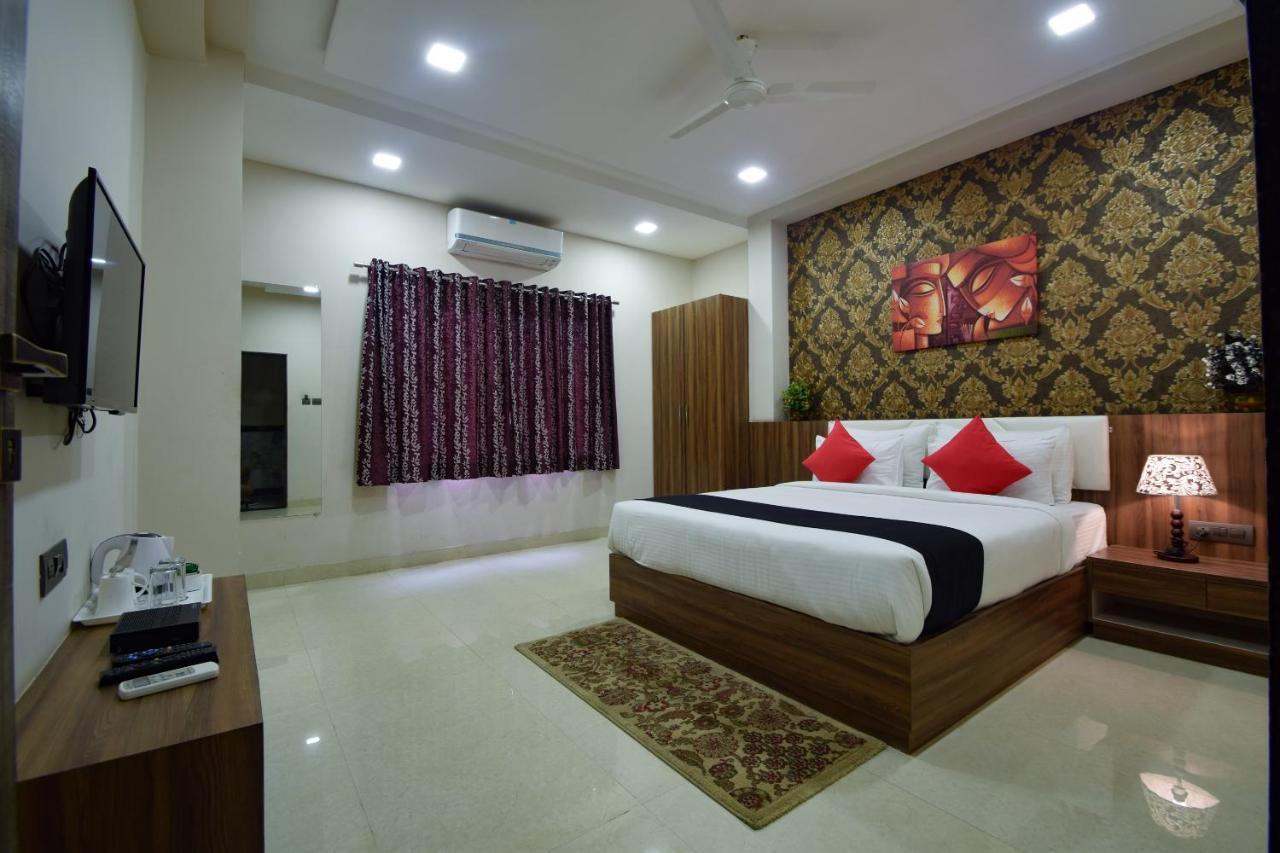 Hotel The Mewar Dabok Buitenkant foto