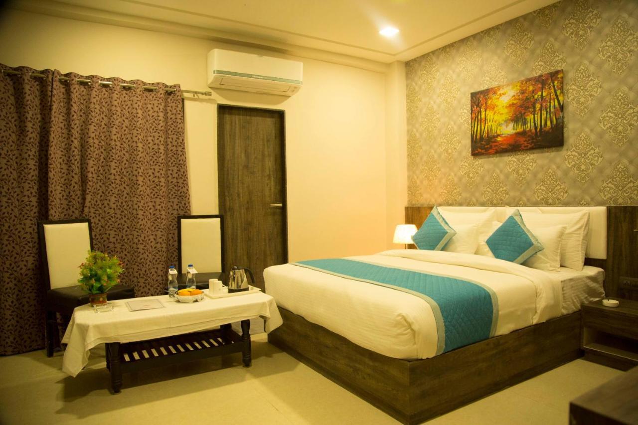 Hotel The Mewar Dabok Buitenkant foto