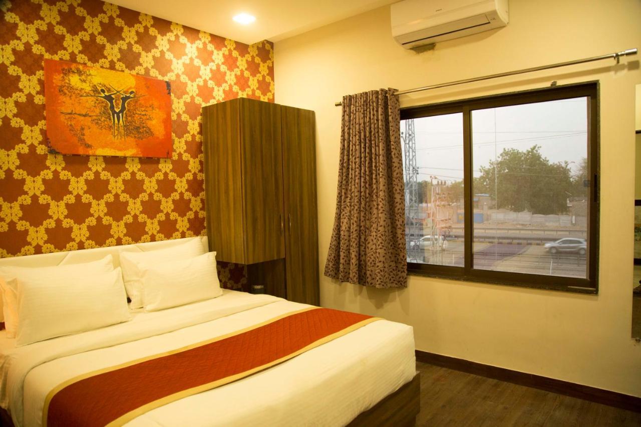Hotel The Mewar Dabok Buitenkant foto