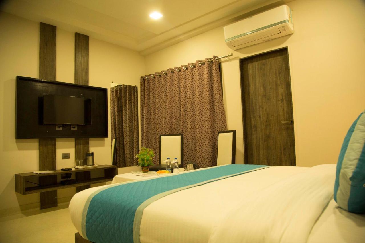 Hotel The Mewar Dabok Buitenkant foto