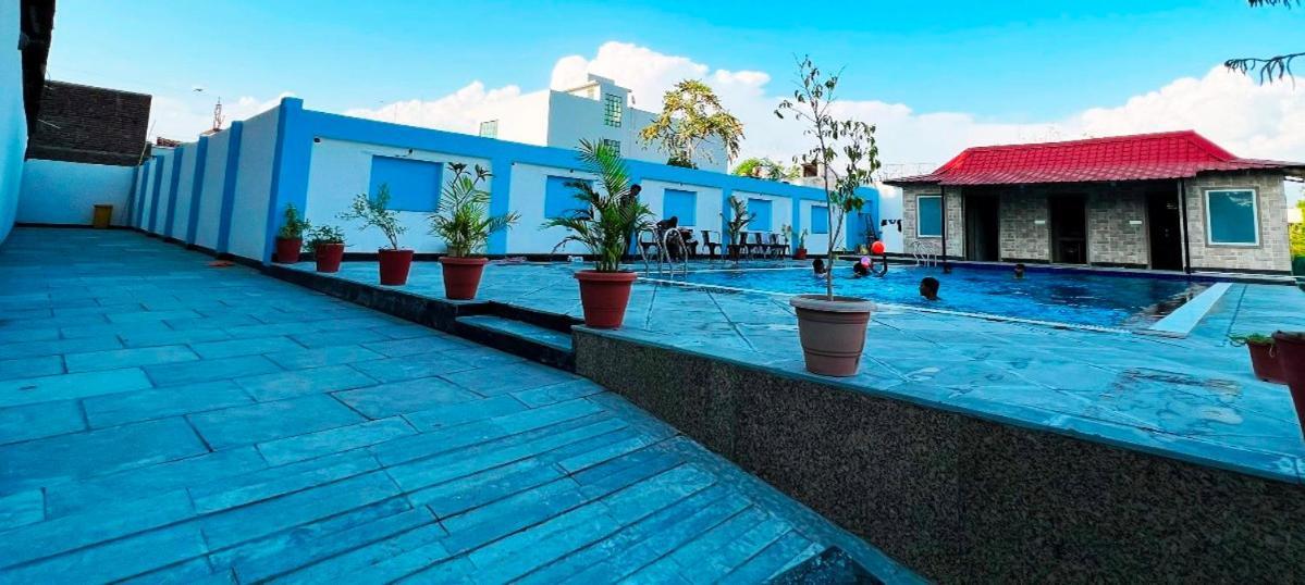 Hotel The Mewar Dabok Buitenkant foto