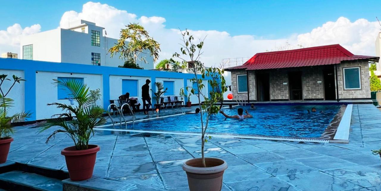 Hotel The Mewar Dabok Buitenkant foto