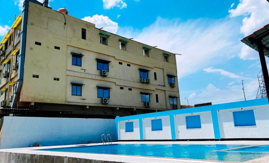 Hotel The Mewar Dabok Buitenkant foto