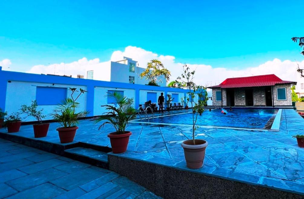 Hotel The Mewar Dabok Buitenkant foto