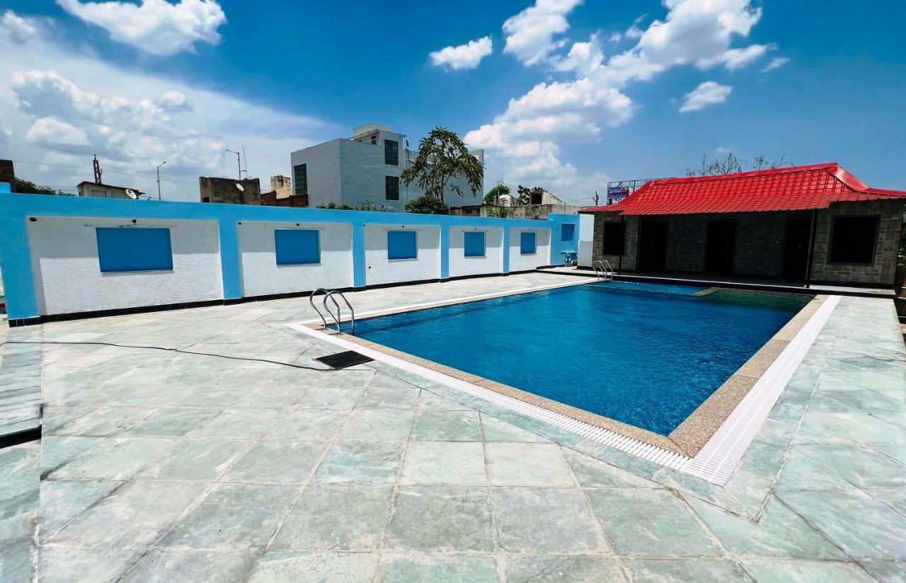 Hotel The Mewar Dabok Buitenkant foto